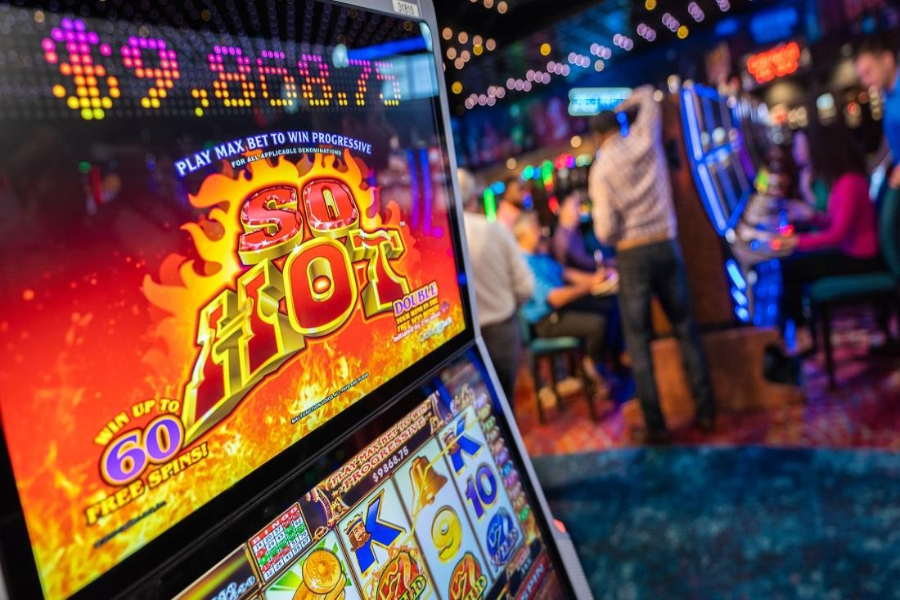 Is there a dice bitcoin gambling variant that offers custom multipliers?